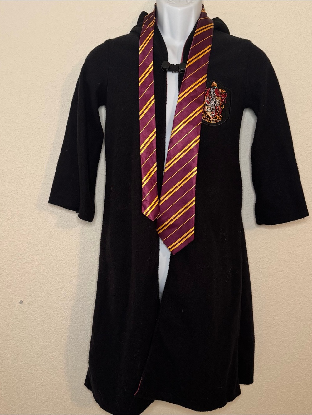 Gryffindor Black Hooded Cape with Burgundy and Gold Striped Tie and Crest